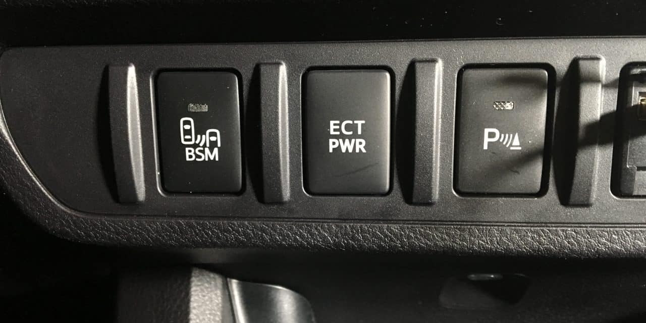 丰田塔科马车上的ECT PWR按钮是什么?