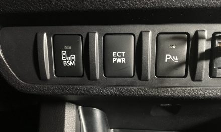 丰田塔科马车上的ECT PWR按钮是什么?