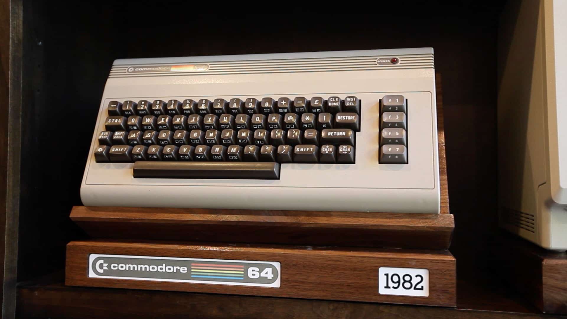 Commodore 64显示架0001